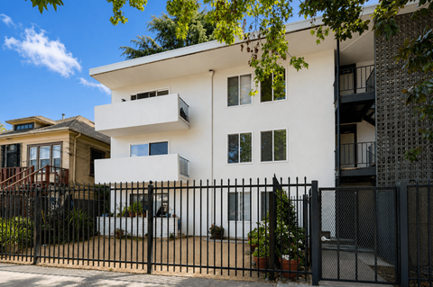 1828 28Th Avenue 1-2 Beds Apartment for Rent