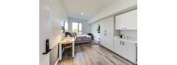 Fully Furnished 2Bed Split