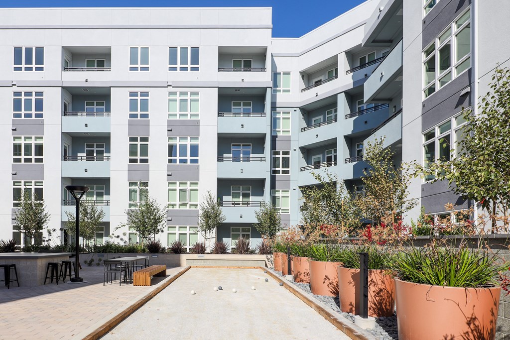 an outdoor courtyard in front of an apartment building