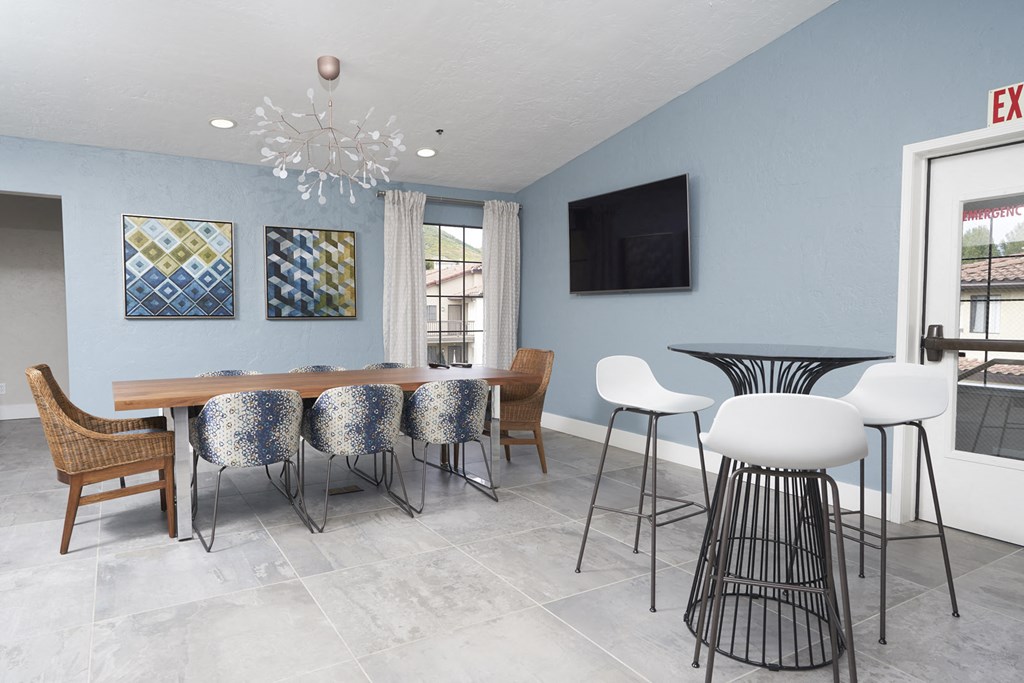 Luxury Apartment Living Luxury Apartment Living at The Knolls, Thousand Oaks, California