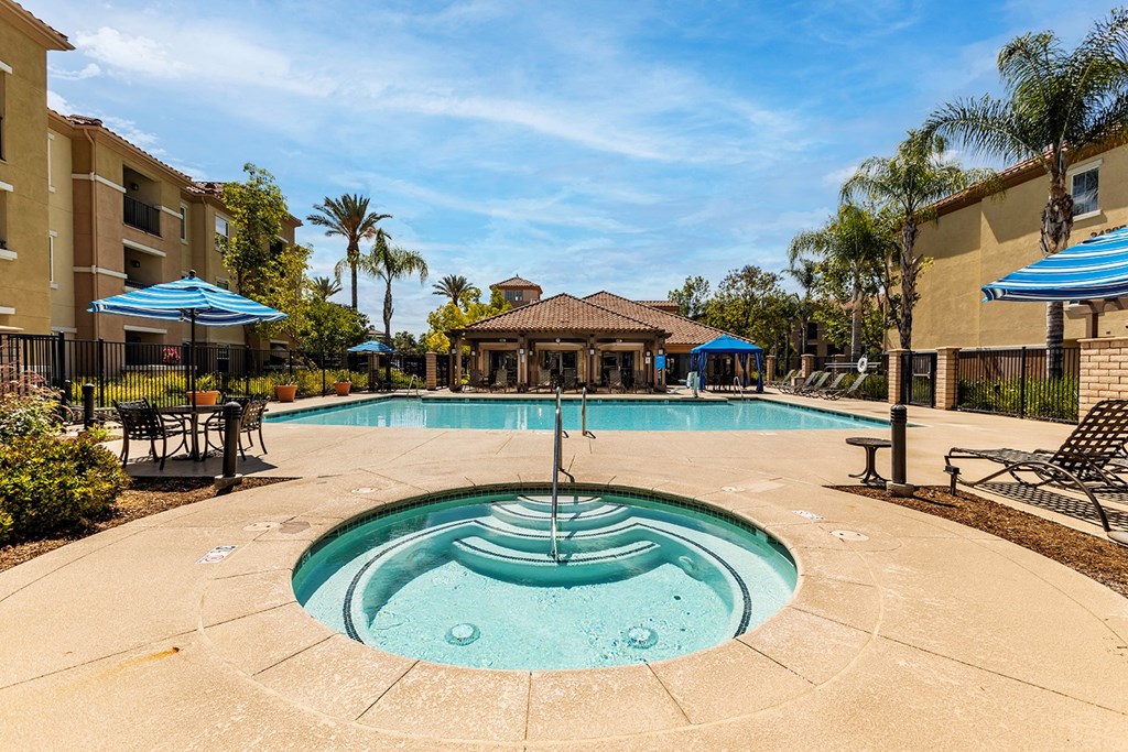 Senior Apartments Murrieta - Spa and Pool