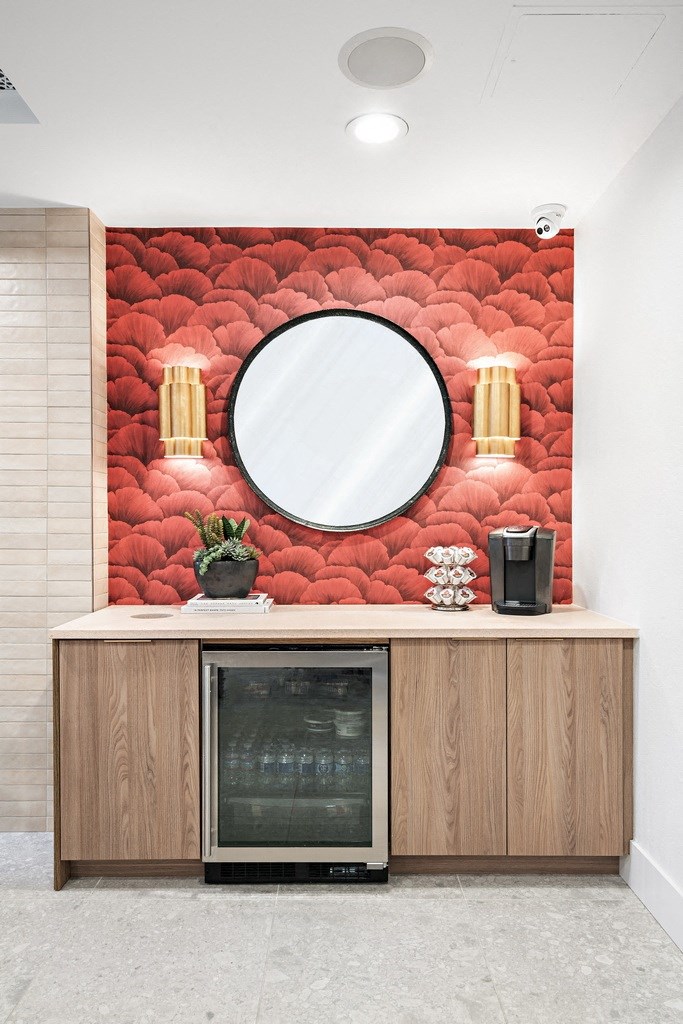 Clubroom with mirror, fridge and coffee machine