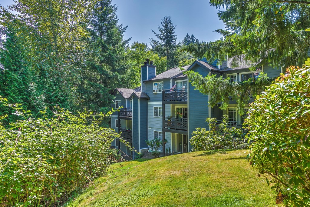 Building exterior View at Lakemont Orchard, Issaquah, WA 98027