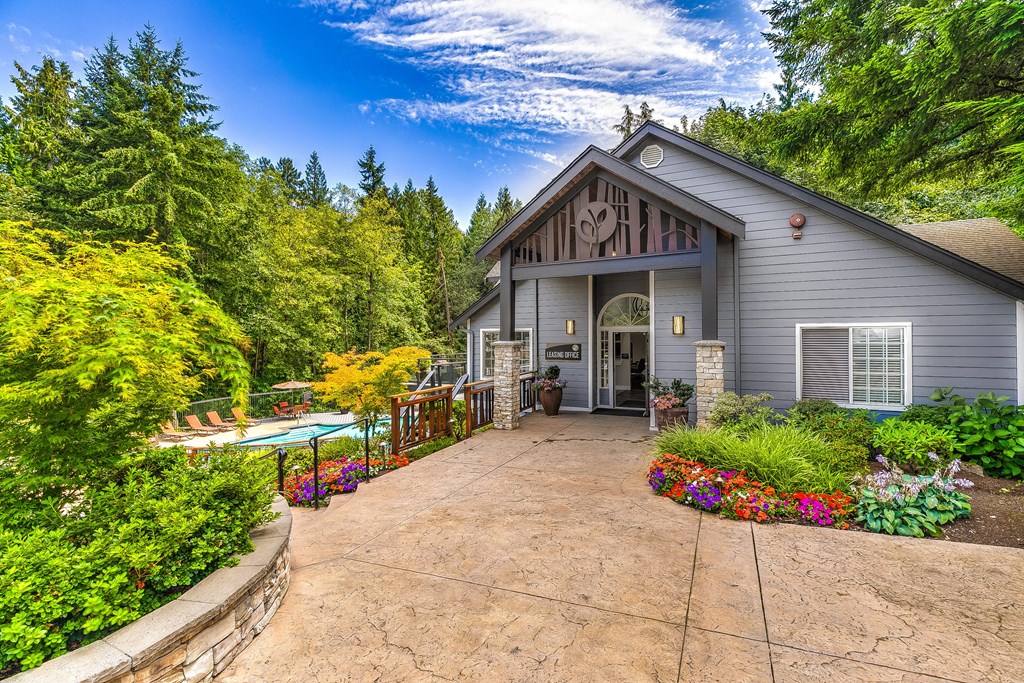 Clubhouse entrance at Lakemont Orchard, Washington