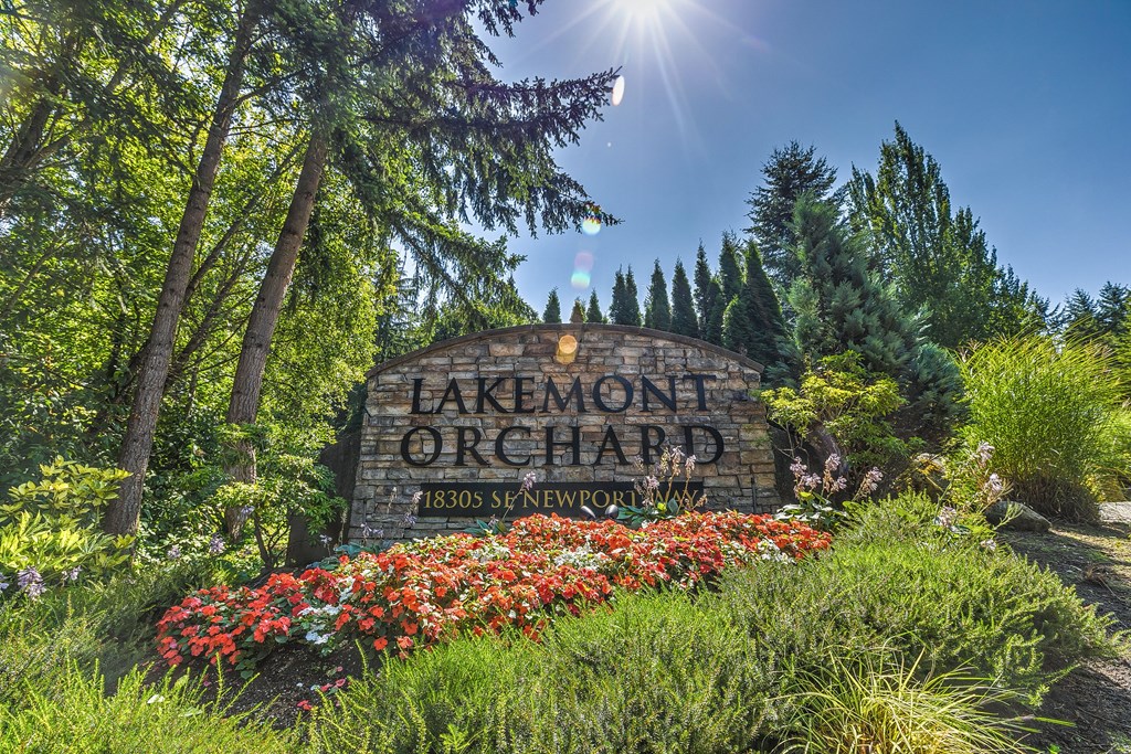 monument sign at Lakemont Orchard, Issaquah, 98027