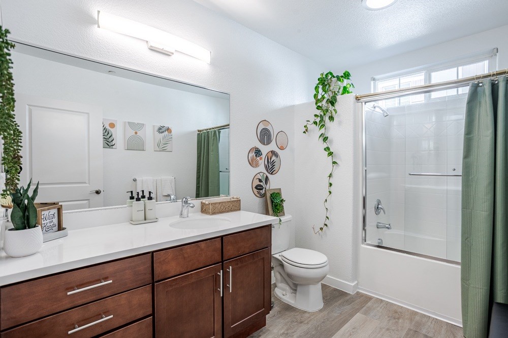 One Bedroom Bathroom