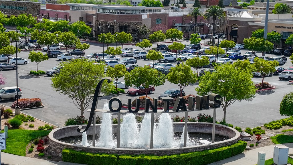 A fountain in the center of a parking lot with the word "Ontarians" written on it.