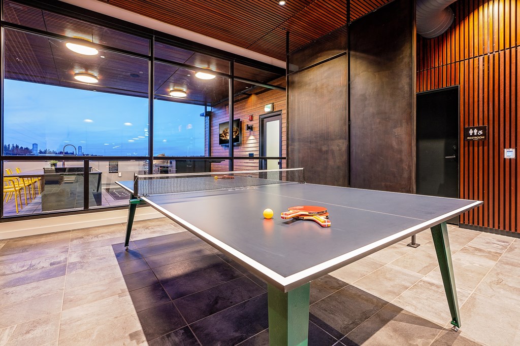 additional photo for property listing at chic digs with room to stretch out in the village 22 car