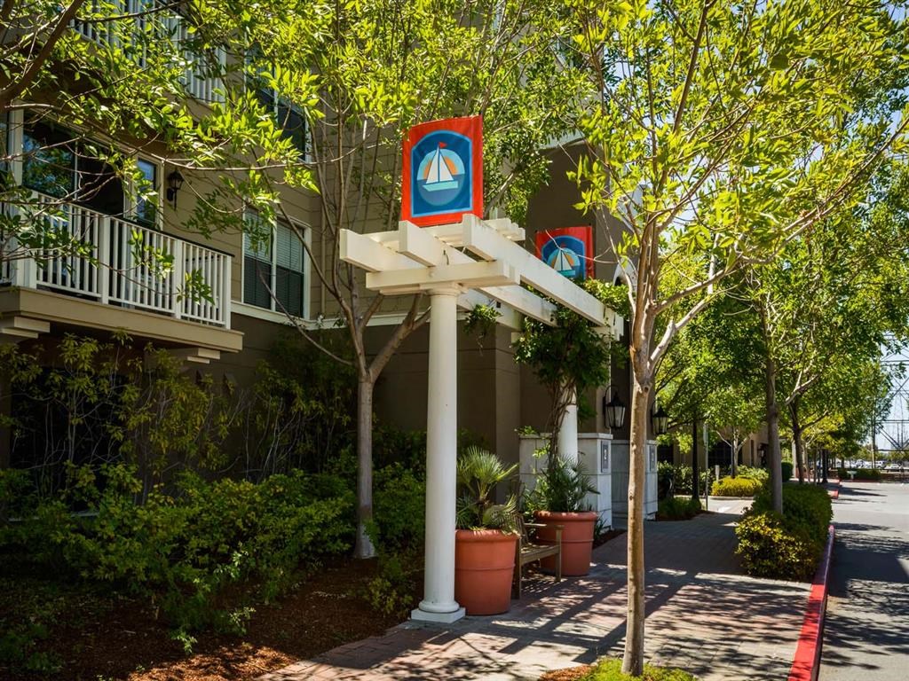 the building in which the hotel is located