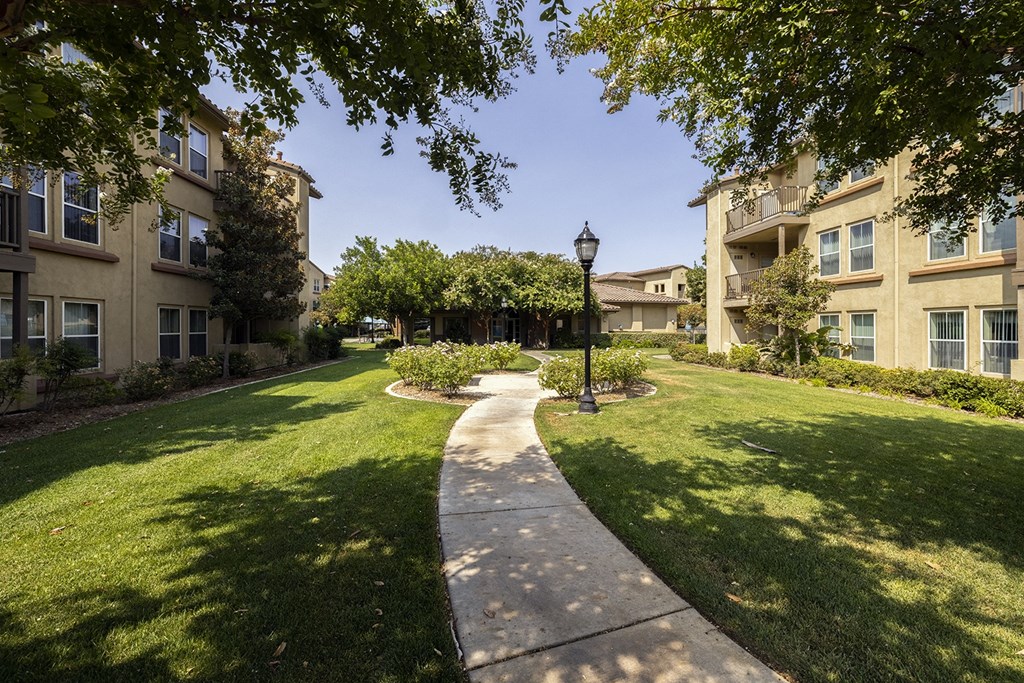 Courtyard and roses at 55+ FountainGlen Stevenson Ranch, California