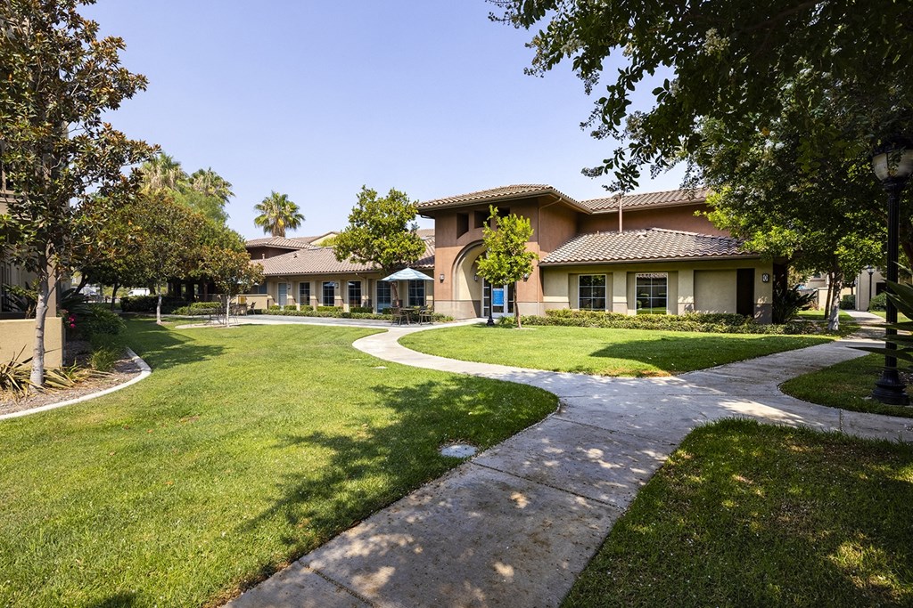 Courtyard seating at 55+ FountainGlen Stevenson Ranch, Stevenson Ranch, CA, 91381