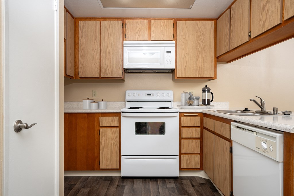 55+ FG Goldenwest Classic Apartment Kitchen Model