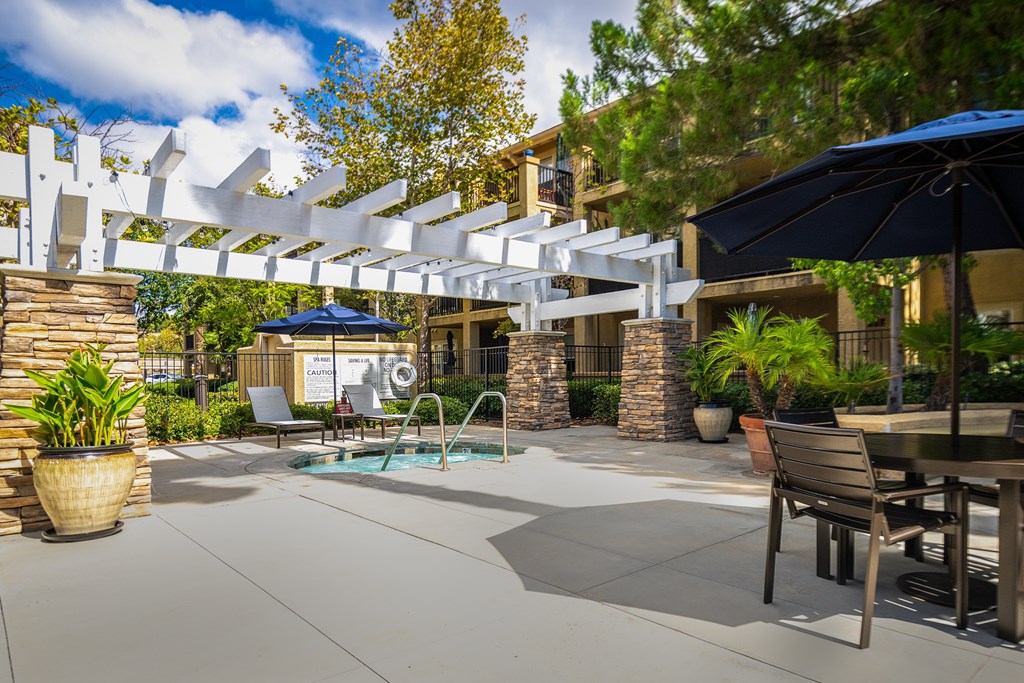 Lone spa and BBQ area at 55+ FountainGlen Temecula, California