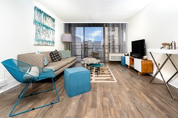 Living room with large floor to ceiling sliding door - Photo Gallery 3