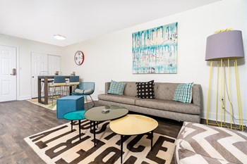 Living and dining room area - Photo Gallery 4