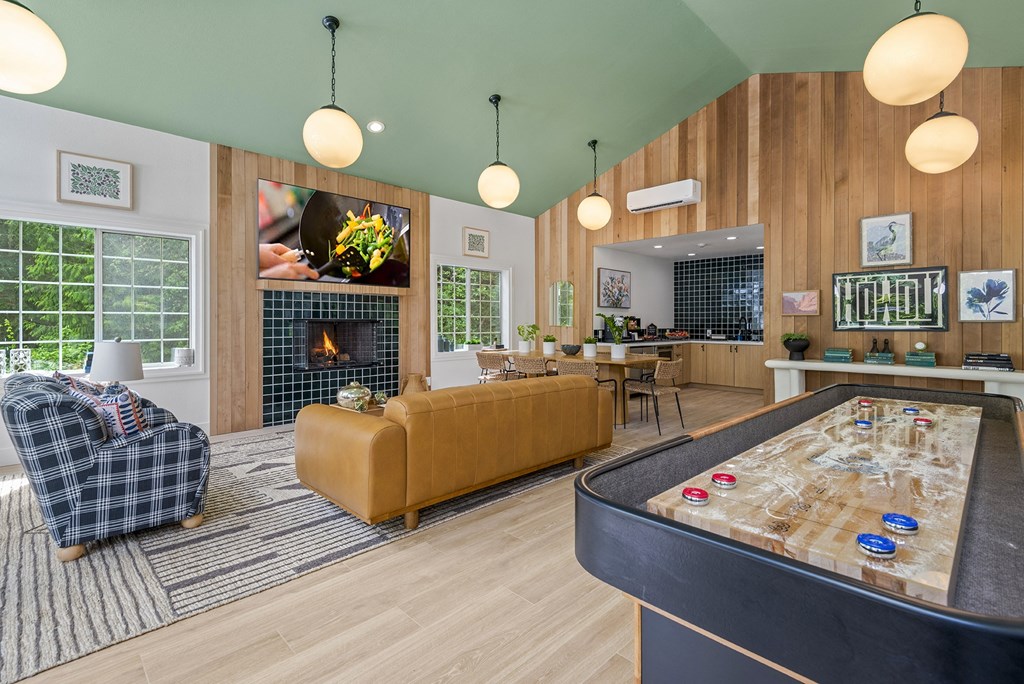 clubroom with a pool table in the middle at Lakemont Orchard, Issaquah, WA 98027