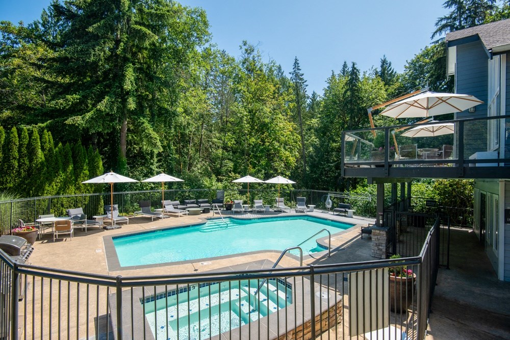 a swimming pool at the resort at paws upat Lakemont Orchard, Washington, 98027