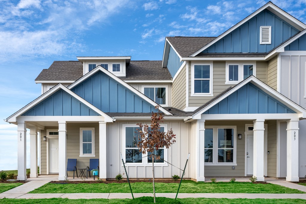 exterior view with green grass lawn at Mihir Taylor, Taylor, TX 76574
