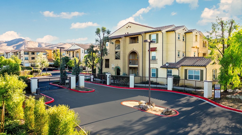 an outdoor basketball court at the resort at governors crossing