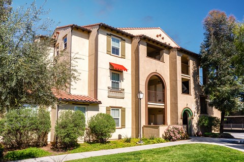 Exterior of Paseos at Magnolia Luxury Apartments