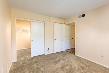 Bedroom - walk-in closet - Photo Gallery 5