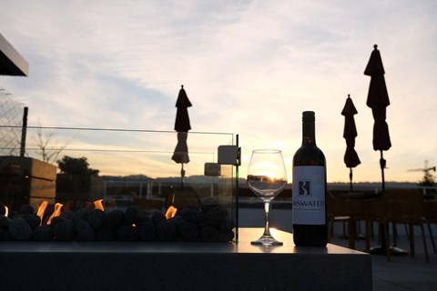 bayswater rooftop lounge and fireplace at sunset at Bayswater Apartments, Burlingame