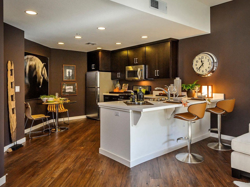 an analogue and and side side red and one side side side modelling builds and an