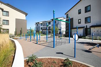 Outdoor youth fitness course