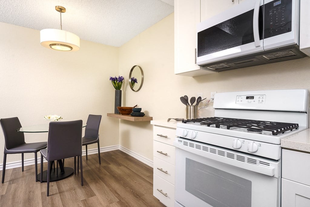 kitchen and dining area at Sunstone Place, California, 92505