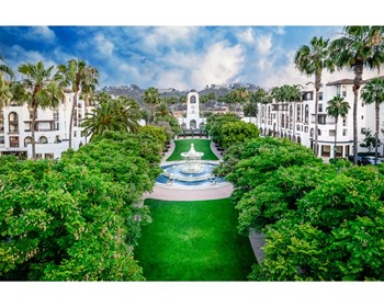 promenade rio vista green landscaping and water fountain - Photo Gallery 2