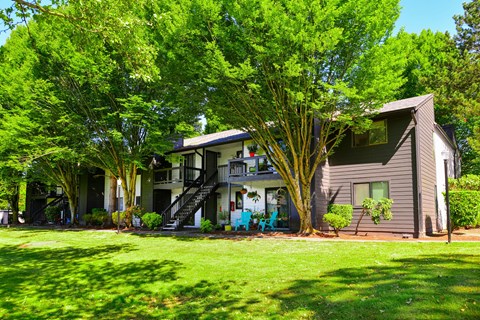 Exterior of building at Woodlake Apartments, Kirkland, WA