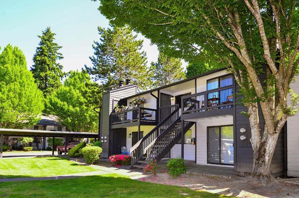 exterior of building with grass at Woodlake Apartments, Kirkland, WA 98034