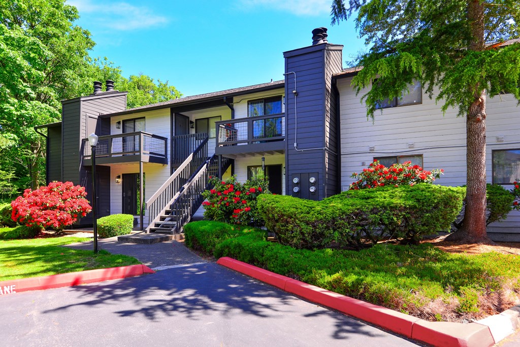 Building View at Woodlake Apartments, Washington