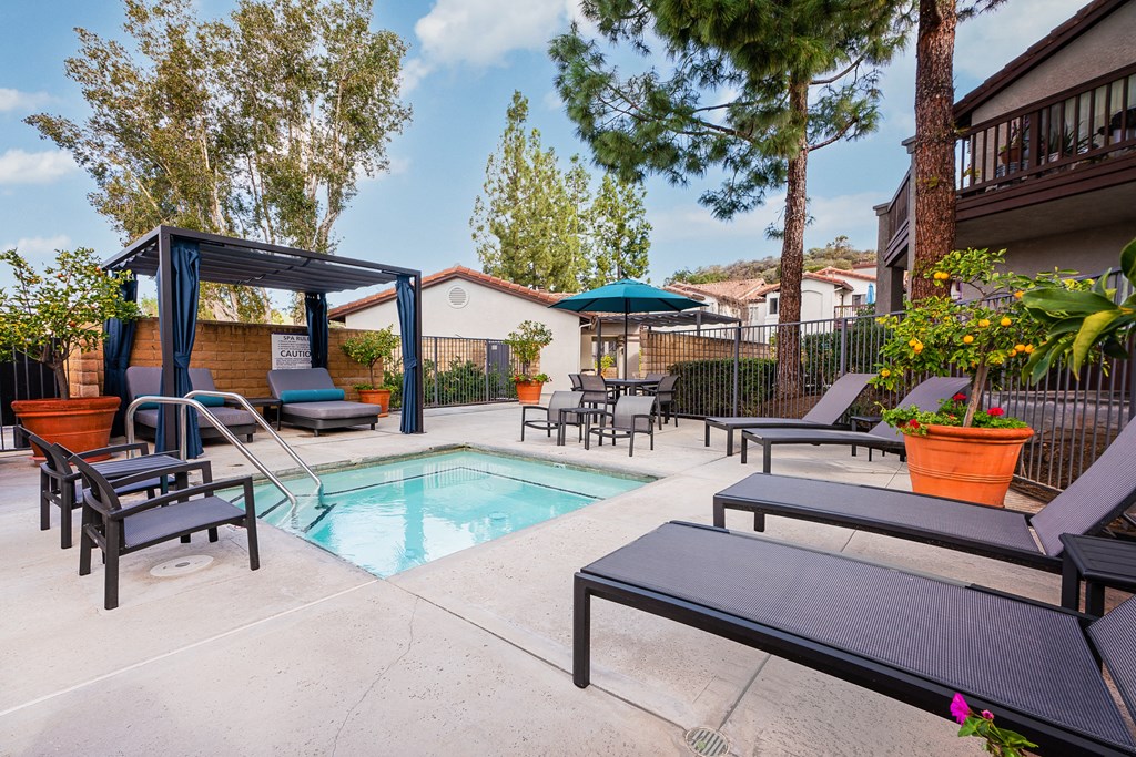 Lounge seating with jacuzzi