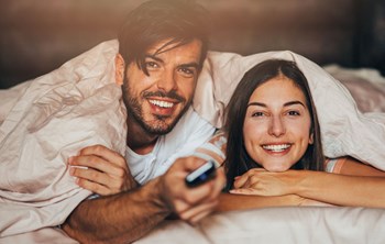 couple in bed watching tv - Photo Gallery 4