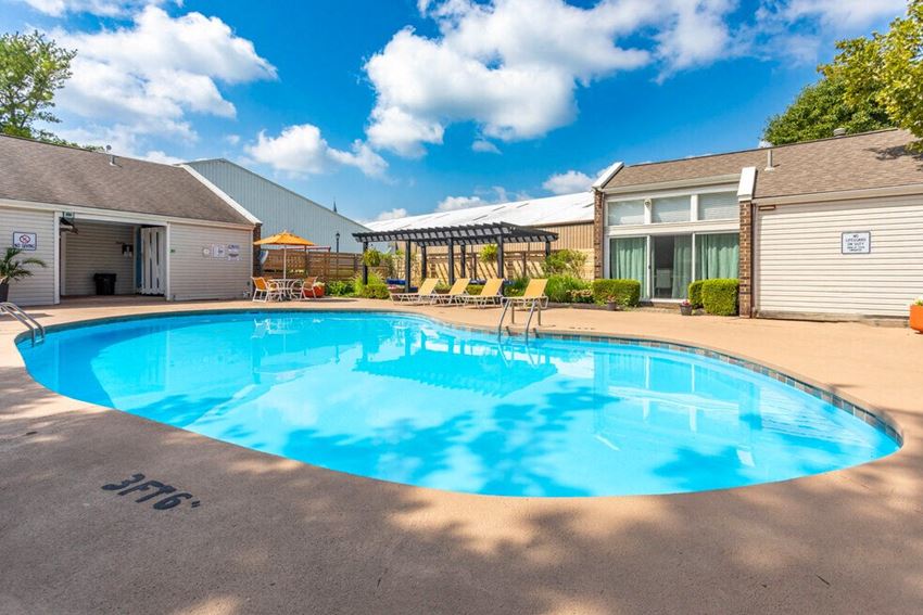 Barrington Square Apartments, 2325 Marlborough Court, Columbus, OH