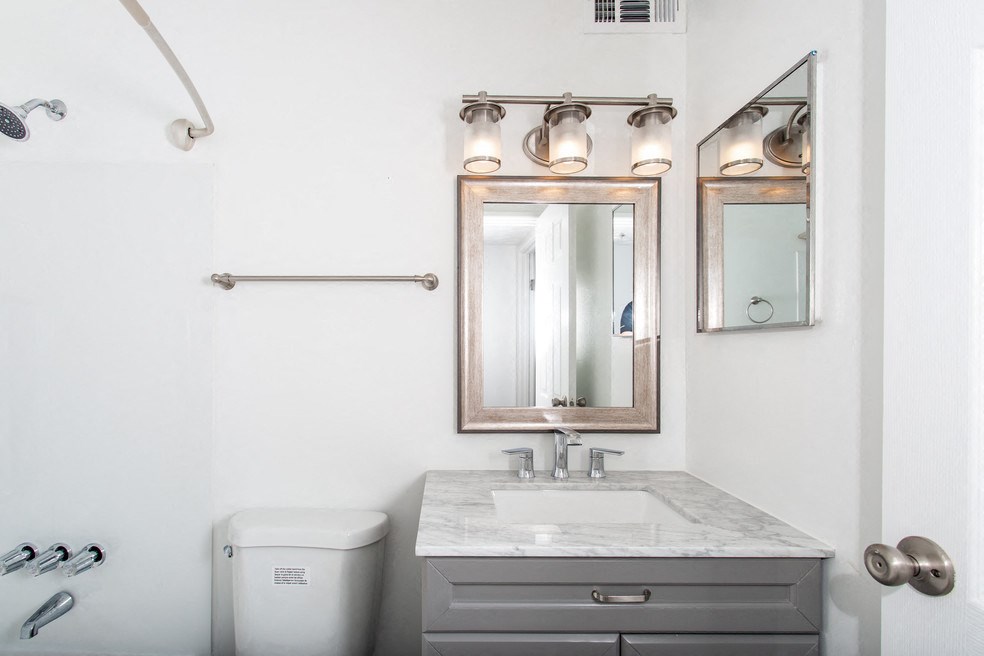 Racccon Creek Apartments Columbus Ohio  Bathroom