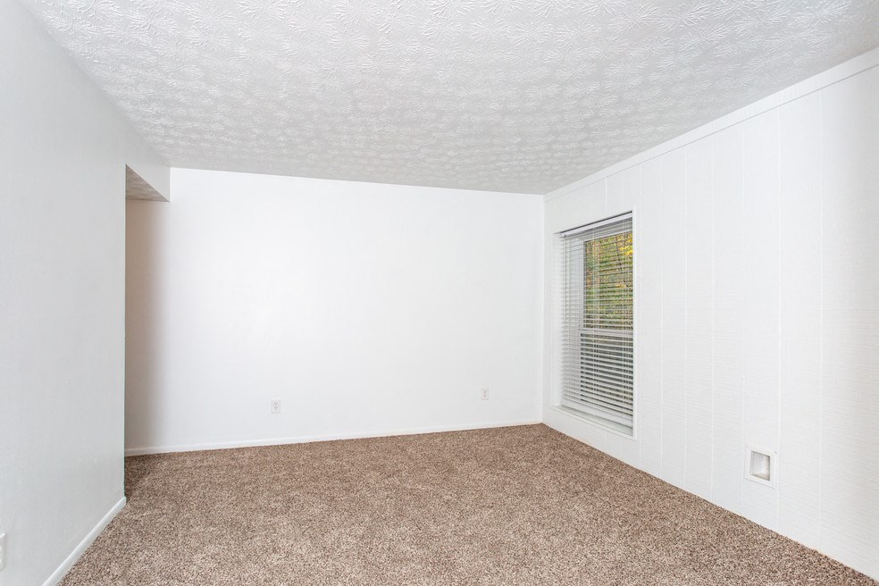 Racccon Creek Apartments Columbus Ohio  Living Space