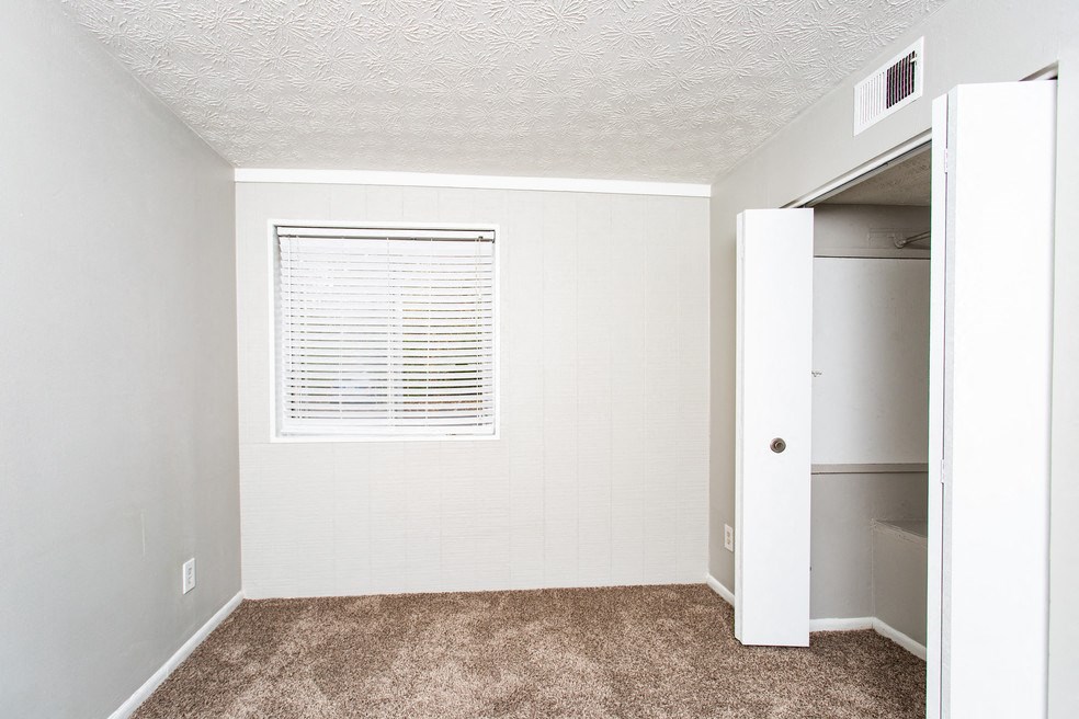 Racccon Creek Apartments Columbus Ohio  Living Space