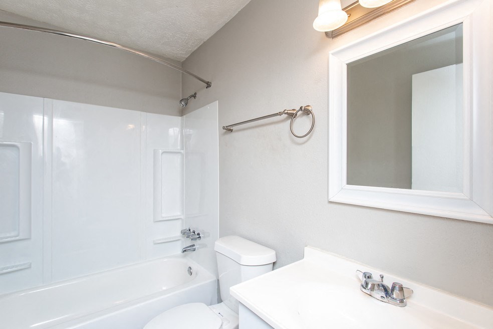 Racccon Creek Apartments Columbus Ohio  Bathroom