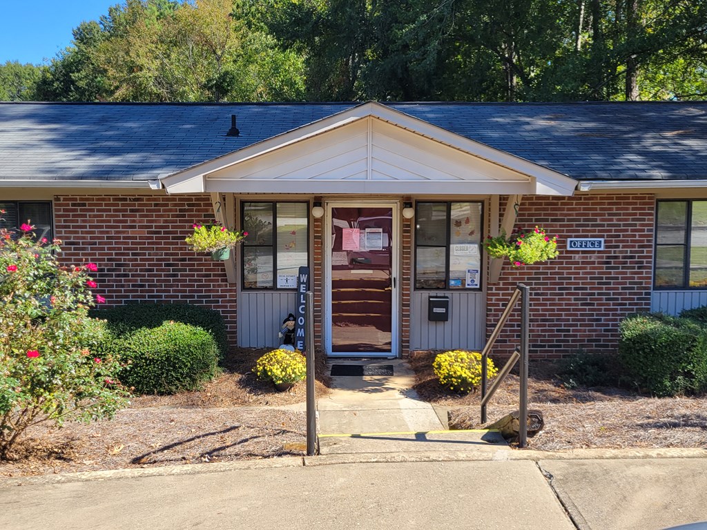 Hilltop Leasing Office