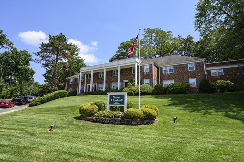 A building with a sign that says "Governor" in front of it.