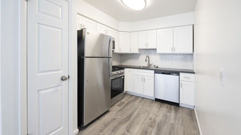 2 Bed 1 Bath w garage basement - Kitchen