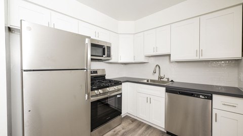 2 Bed 1 Bath w garage basement - Kitchen