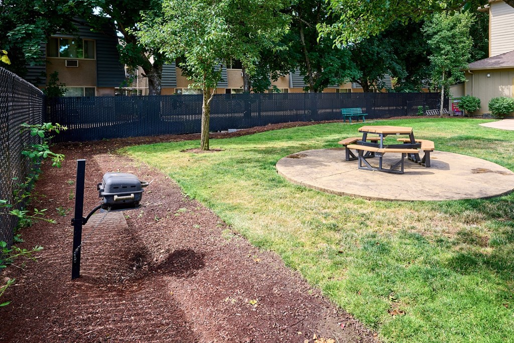 BBQat Monroe Avenue Apartments, Oregon