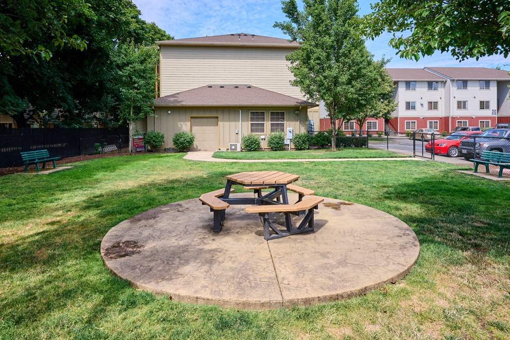 Entrance area seatingat Monroe Avenue Apartments, Salem