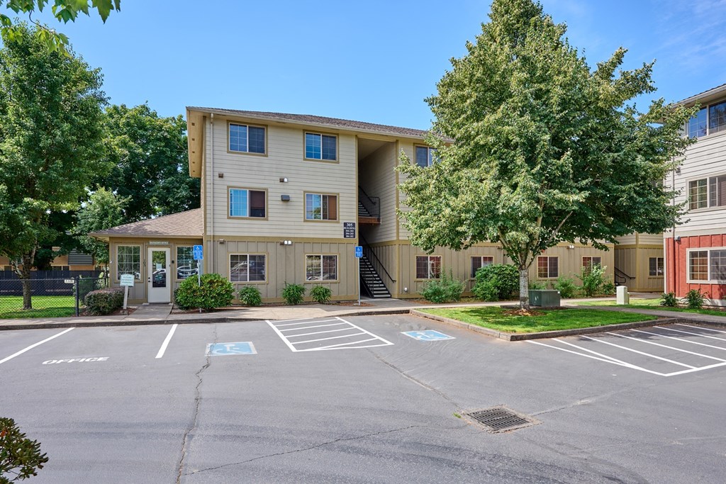 Monroe Avenue Apartments, 305 Sabra Ln NE, Salem, OR - RentCafe