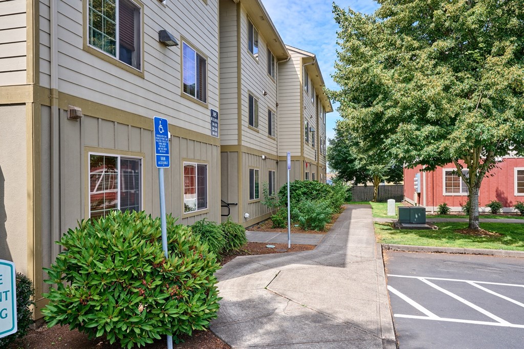 Outdoor area at Monroe Avenue Apartments, Salem, Oregon