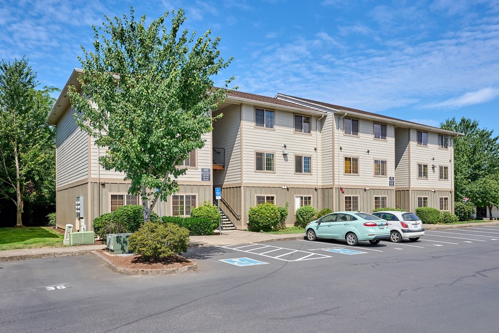 Building with parking at Monroe Avenue Apartments, Salem