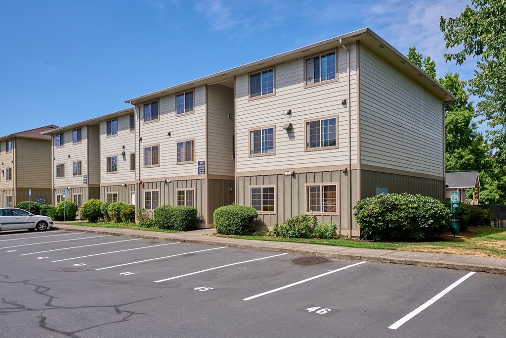Building exterior view area at Monroe Avenue Apartments, Oregon